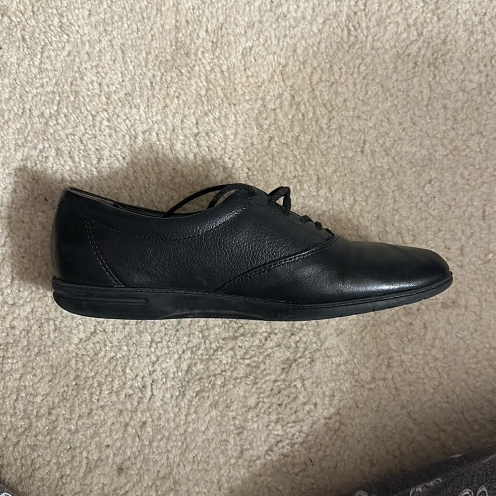 Easy Spirit Motion leather oxford style shoes.